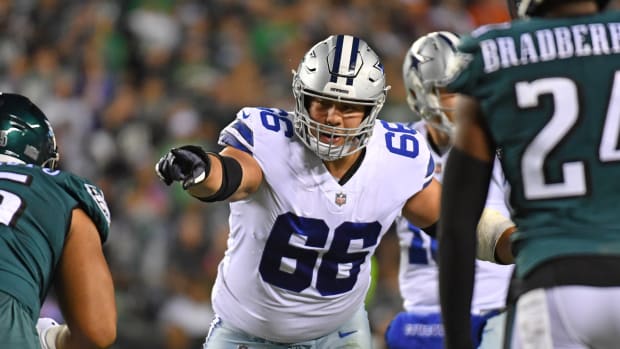 Buffalo Bills guard Connor McGovern making an adjustment to his protection as a member of the Dallas Cowboys.